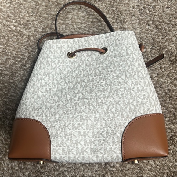 ✨ Michael Kors Jet Set Drawstring Shoulder Bag – Brown & Cream - Picture 9 of 10